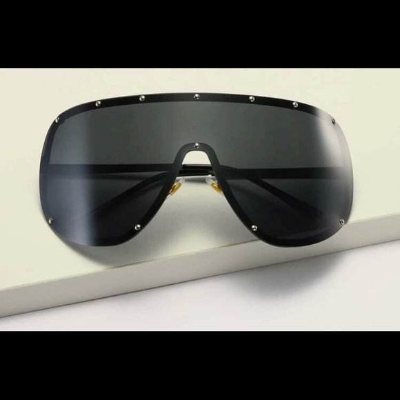 Shades/Sunglasses - Picture 1 of 4